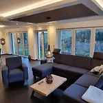 Upland Lounge Apartment *