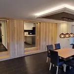 Upland Lounge Apartment