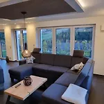 Upland Lounge Apartment