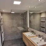 Upland Lounge Apartment