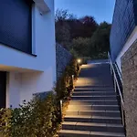 Upland Lounge Apartment *