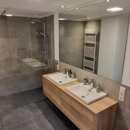 Upland Lounge * וילינגן