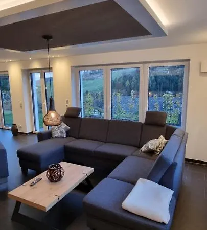 Upland Lounge דירה