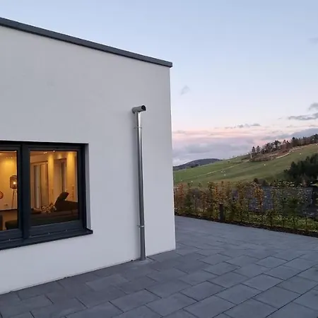 Upland Lounge דירה