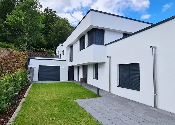 Upland Lounge Apartment *