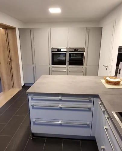 Upland Lounge Apartment *